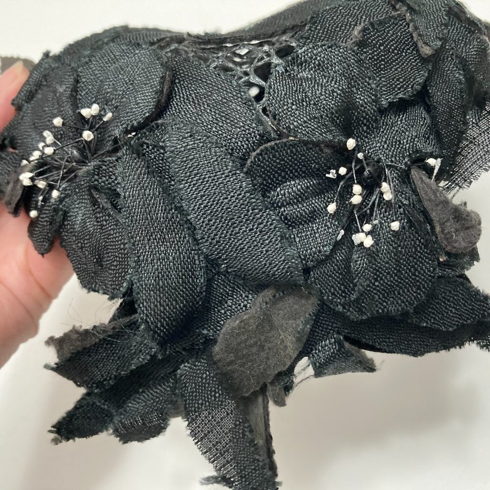 Vintage 1940s / 1950s Black Hat with Leaves and Flowers